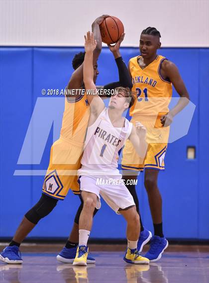 Thumbnail 3 in Crystal River vs. Mainland (Cancer Awareness Classic) photogallery.
