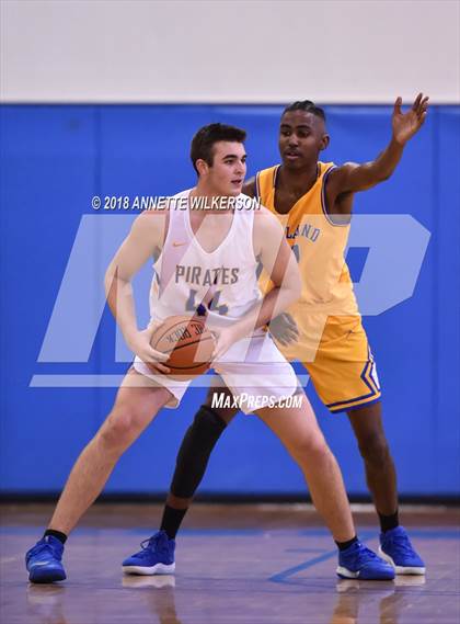Thumbnail 3 in Crystal River vs. Mainland (Cancer Awareness Classic) photogallery.