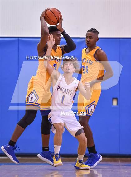 Thumbnail 1 in Crystal River vs. Mainland (Cancer Awareness Classic) photogallery.