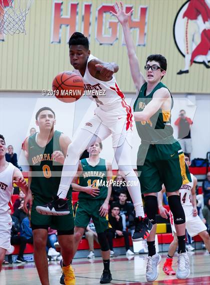 Thumbnail 2 in Moorpark vs Shalhevet photogallery.