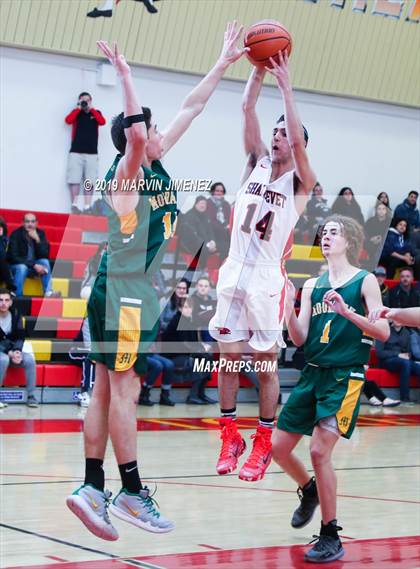 Thumbnail 1 in Moorpark vs Shalhevet photogallery.