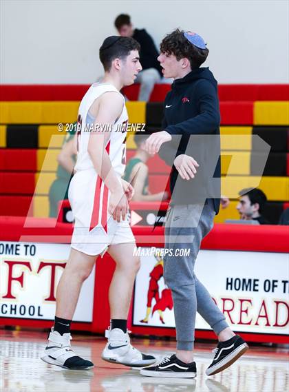 Thumbnail 2 in Moorpark vs Shalhevet photogallery.