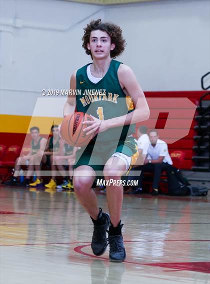 Thumbnail 1 in Moorpark vs Shalhevet photogallery.