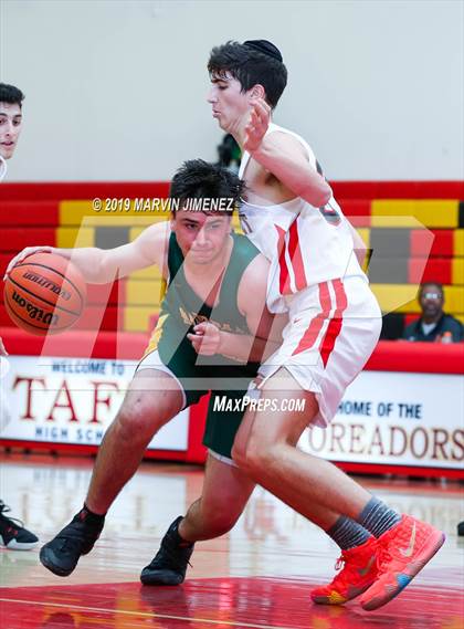 Thumbnail 1 in Moorpark vs Shalhevet photogallery.