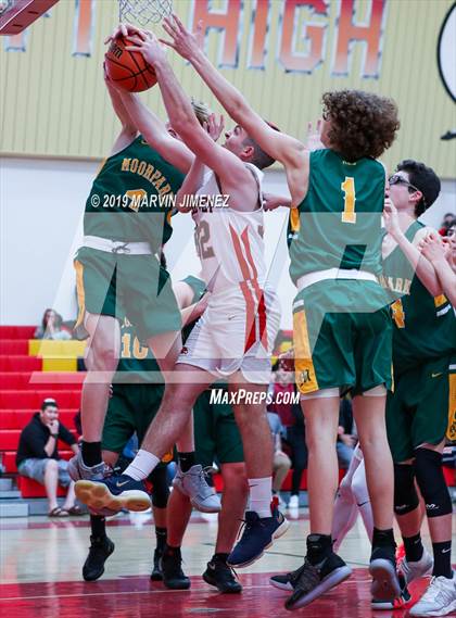 Thumbnail 1 in Moorpark vs Shalhevet photogallery.