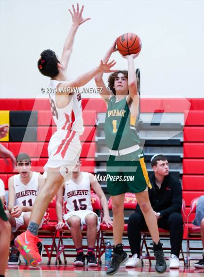 Thumbnail 3 in Moorpark vs Shalhevet photogallery.