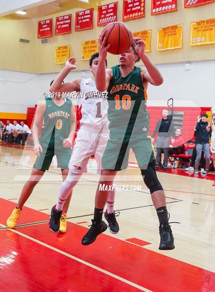 Thumbnail 1 in Moorpark vs Shalhevet photogallery.