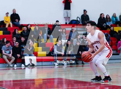 Thumbnail 2 in Moorpark vs Shalhevet photogallery.