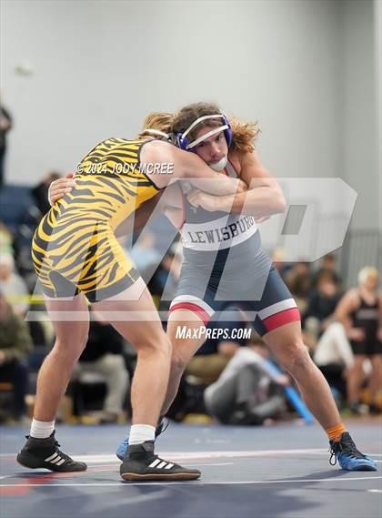 Thumbnail 2 in Hernando vs Lewisburg (Lewisburg Quad) photogallery.