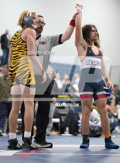 Thumbnail 2 in Hernando vs Lewisburg (Lewisburg Quad) photogallery.