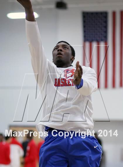 Thumbnail 2 in Bloomfield @ University (CIAC Class S Second Round) photogallery.