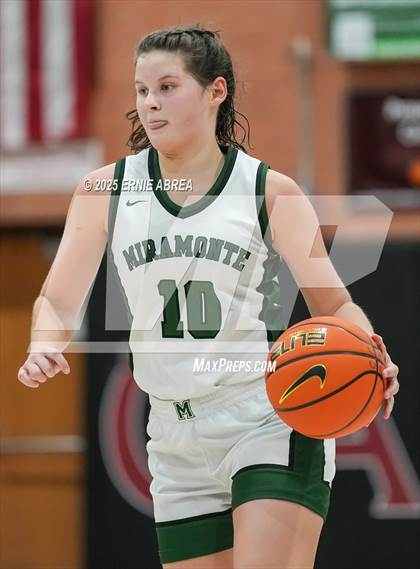 Thumbnail 1 in Miramonte vs. Washington (Sabrina Ionescu SI20 Showcase) photogallery.