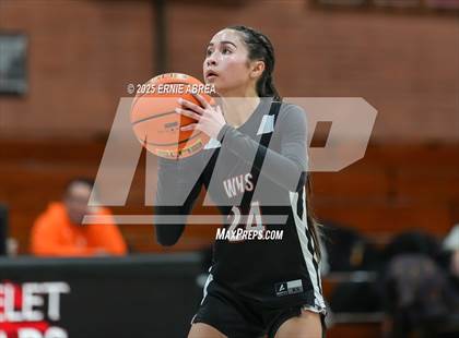 Thumbnail 2 in Miramonte vs. Washington (Sabrina Ionescu SI20 Showcase) photogallery.