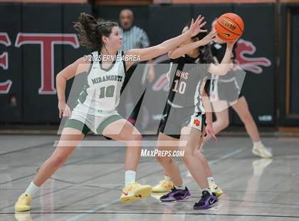 Thumbnail 1 in Miramonte vs. Washington (Sabrina Ionescu SI20 Showcase) photogallery.