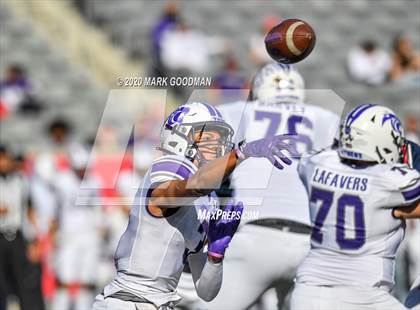 Thumbnail 2 in Ridge Point vs Atascocita (UIL 6A Regional Playoff) photogallery.
