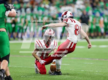 Thumbnail 2 in New Palestine vs. Valparaiso (IHSAA 5A State Final) photogallery.