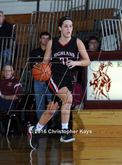 Thumbnail 1 in Highland vs. Carbondale (IHSA 3A Sectional Semifinal) photogallery.