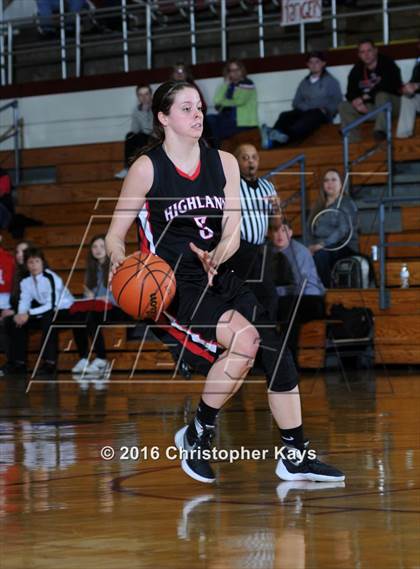 Thumbnail 2 in Highland vs. Carbondale (IHSA 3A Sectional Semifinal) photogallery.