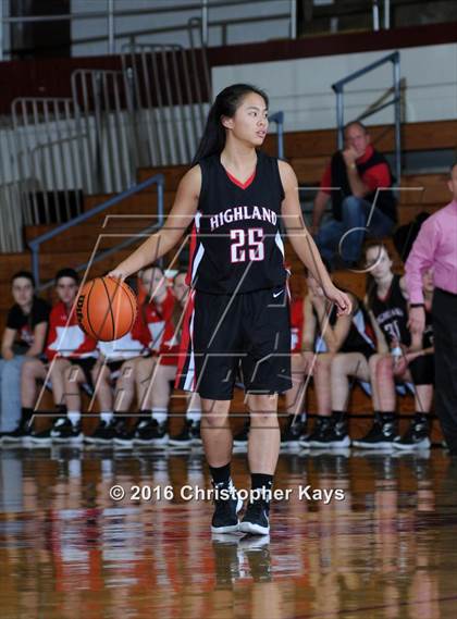 Thumbnail 1 in Highland vs. Carbondale (IHSA 3A Sectional Semifinal) photogallery.
