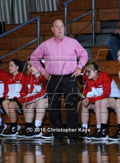 Thumbnail 2 in Highland vs. Carbondale (IHSA 3A Sectional Semifinal) photogallery.