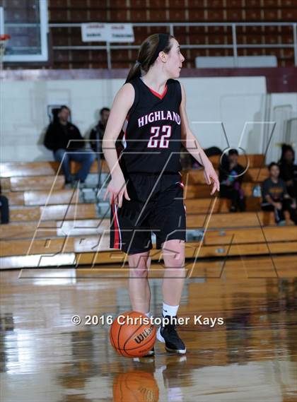 Thumbnail 1 in Highland vs. Carbondale (IHSA 3A Sectional Semifinal) photogallery.