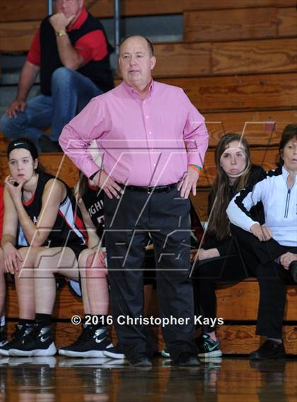 Thumbnail 2 in Highland vs. Carbondale (IHSA 3A Sectional Semifinal) photogallery.