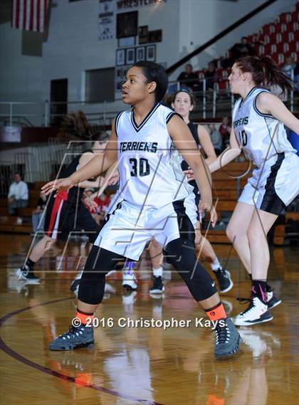 Thumbnail 3 in Highland vs. Carbondale (IHSA 3A Sectional Semifinal) photogallery.