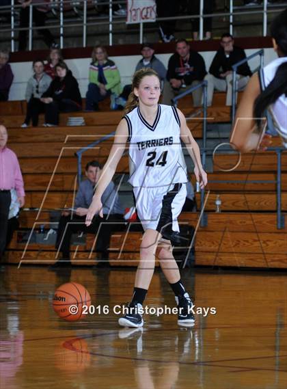 Thumbnail 3 in Highland vs. Carbondale (IHSA 3A Sectional Semifinal) photogallery.