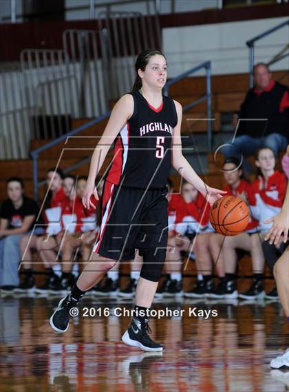 Thumbnail 3 in Highland vs. Carbondale (IHSA 3A Sectional Semifinal) photogallery.