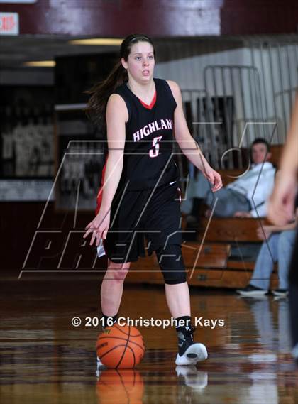 Thumbnail 1 in Highland vs. Carbondale (IHSA 3A Sectional Semifinal) photogallery.
