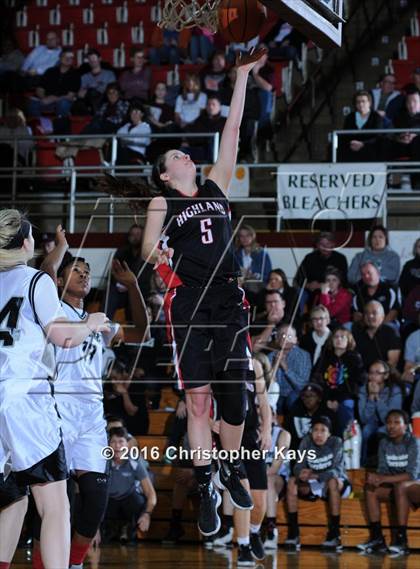 Thumbnail 1 in Highland vs. Carbondale (IHSA 3A Sectional Semifinal) photogallery.