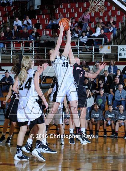 Thumbnail 1 in Highland vs. Carbondale (IHSA 3A Sectional Semifinal) photogallery.