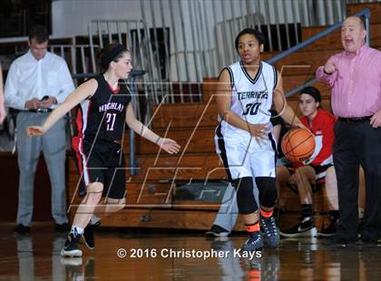 Thumbnail 1 in Highland vs. Carbondale (IHSA 3A Sectional Semifinal) photogallery.