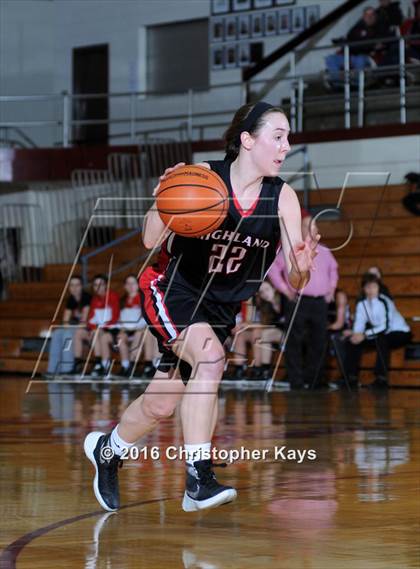 Thumbnail 3 in Highland vs. Carbondale (IHSA 3A Sectional Semifinal) photogallery.
