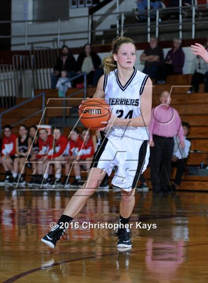 Thumbnail 1 in Highland vs. Carbondale (IHSA 3A Sectional Semifinal) photogallery.