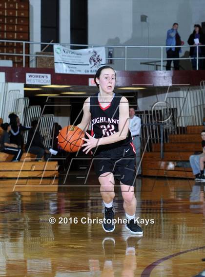 Thumbnail 1 in Highland vs. Carbondale (IHSA 3A Sectional Semifinal) photogallery.