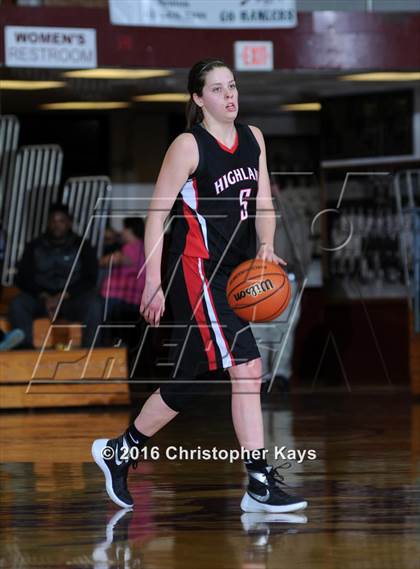 Thumbnail 3 in Highland vs. Carbondale (IHSA 3A Sectional Semifinal) photogallery.