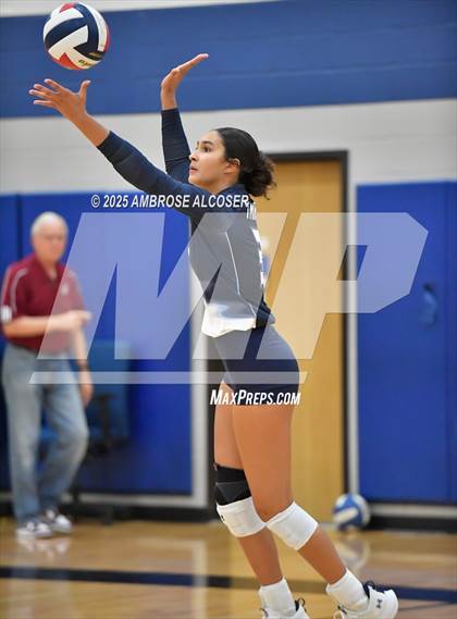 Thumbnail 1 in Tompkins vs. Tomball Memorial (KISD/CFISD Tournament) photogallery.