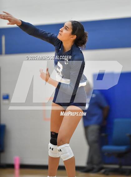 Thumbnail 2 in Tompkins vs. Tomball Memorial (KISD/CFISD Tournament) photogallery.