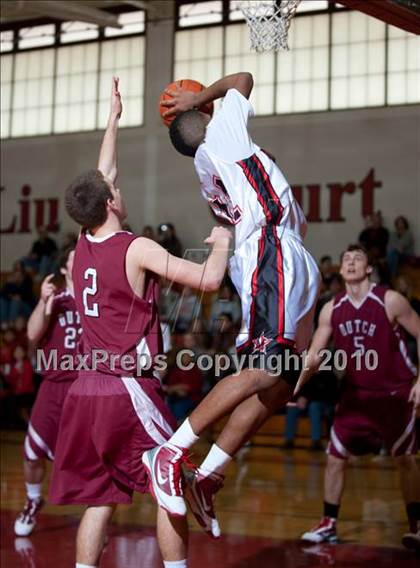 Thumbnail 2 in Holland Hall vs. St. John's photogallery.