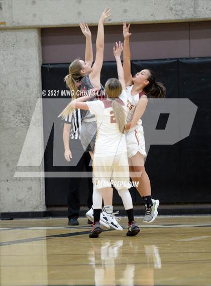 Thumbnail 3 in Esperanza vs. Mater Dei (Tom Riach Tournament) photogallery.