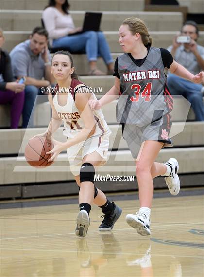 Thumbnail 3 in Esperanza vs. Mater Dei (Tom Riach Tournament) photogallery.