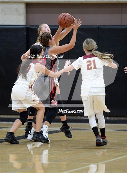 Thumbnail 3 in Esperanza vs. Mater Dei (Tom Riach Tournament) photogallery.