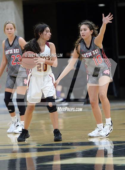 Thumbnail 2 in Esperanza vs. Mater Dei (Tom Riach Tournament) photogallery.