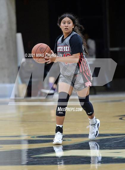 Thumbnail 3 in Esperanza vs. Mater Dei (Tom Riach Tournament) photogallery.