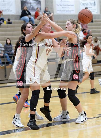 Thumbnail 3 in Esperanza vs. Mater Dei (Tom Riach Tournament) photogallery.