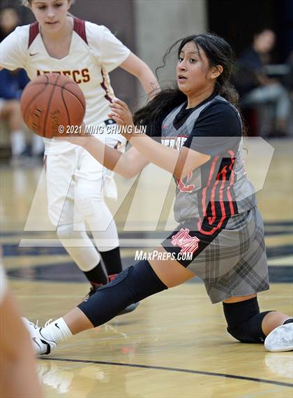 Thumbnail 2 in Esperanza vs. Mater Dei (Tom Riach Tournament) photogallery.