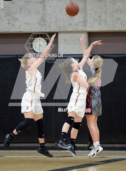 Thumbnail 3 in Esperanza vs. Mater Dei (Tom Riach Tournament) photogallery.