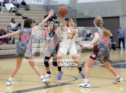 Thumbnail 2 in Esperanza vs. Mater Dei (Tom Riach Tournament) photogallery.