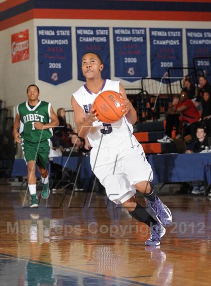 Thumbnail 3 in Ribet Academy vs St. Anthony's (Tarkanian Classic) photogallery.